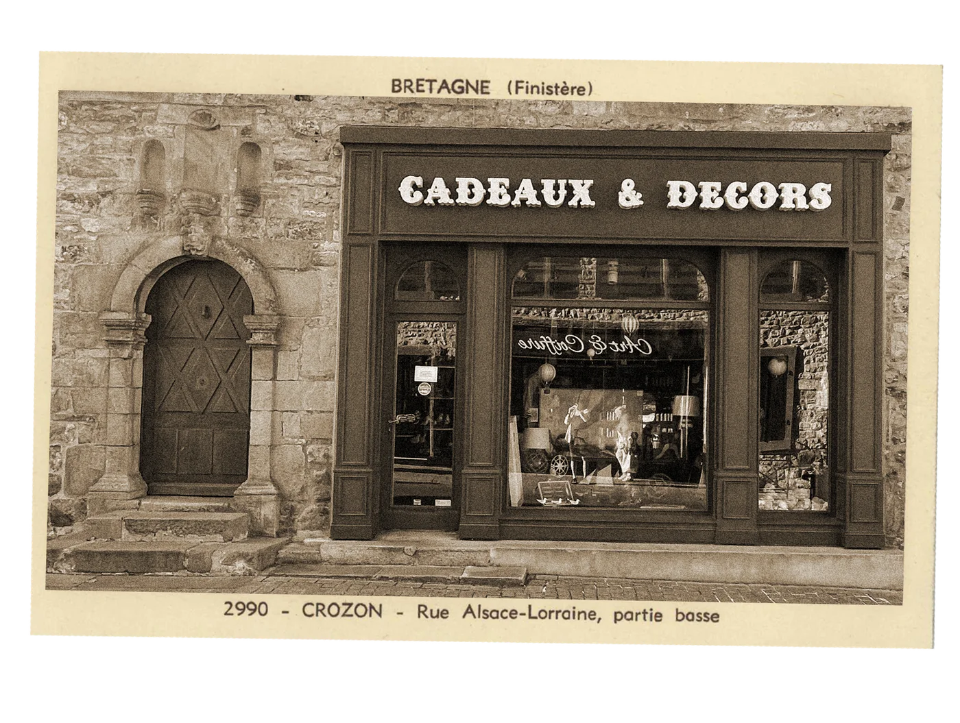 Faux-vieille carte postale sépia — la boutique Cadeaux & Décors aujourd'hui